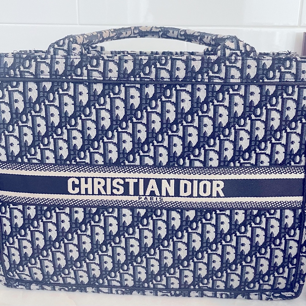 Medium Tote